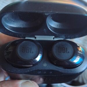 JBL Glossy Black True Wireless Earbuds
